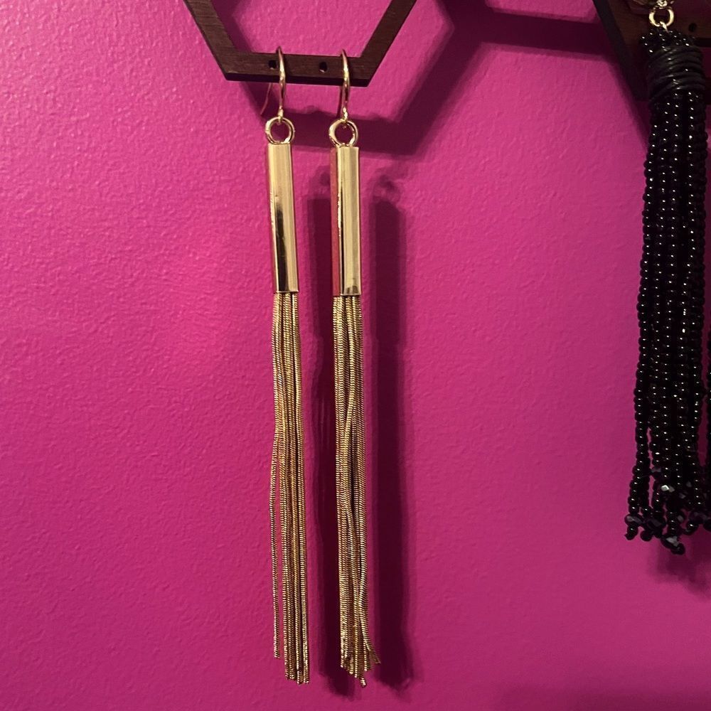 ⭐️3/$25⭐️ NEW Gold Tone Long Dangly Earrings
